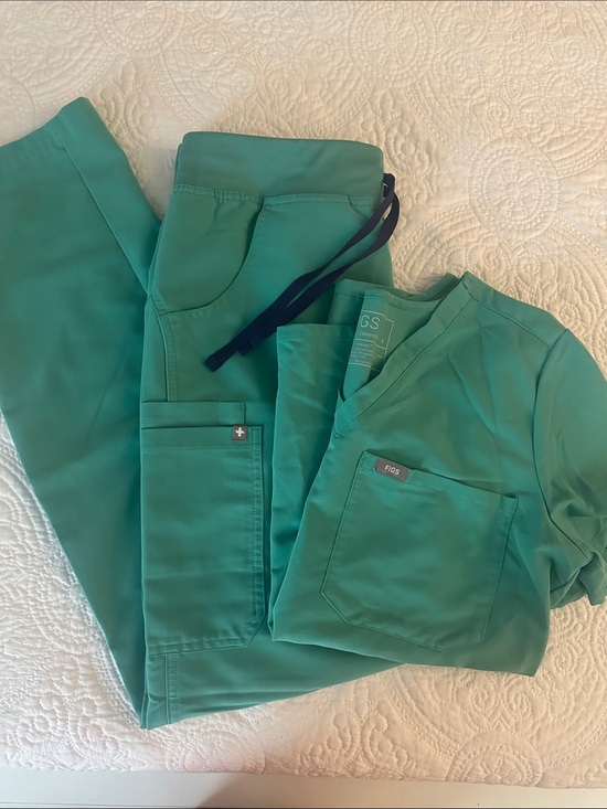 Figs Pants - FIGS surgical green